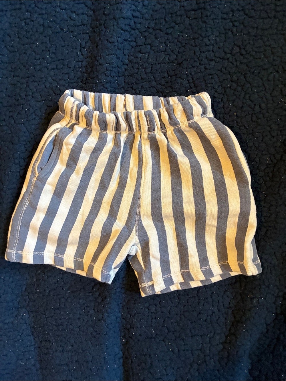 Zara Vertical Stripe Elastic-Waist Shorts - gray and Cream